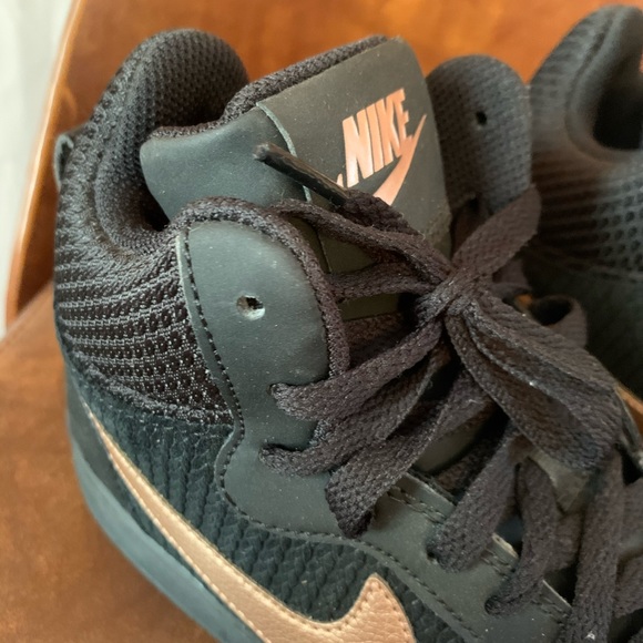 Black and rose gold Nike 6.5 - Picture 2 of 5